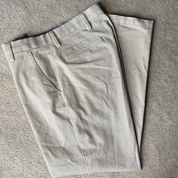 Dockers Khaki Tan Pants Classic Fit 32 x 30 - Picture 1 of 7